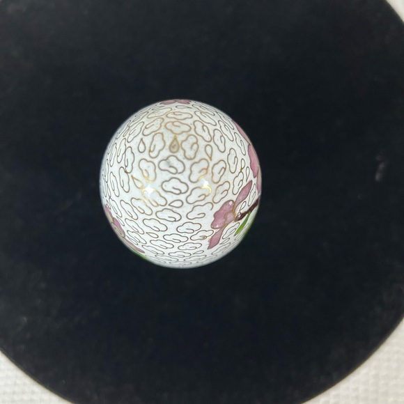 Vintage Cloisonné egg with floral theme - Picture 3 of 8